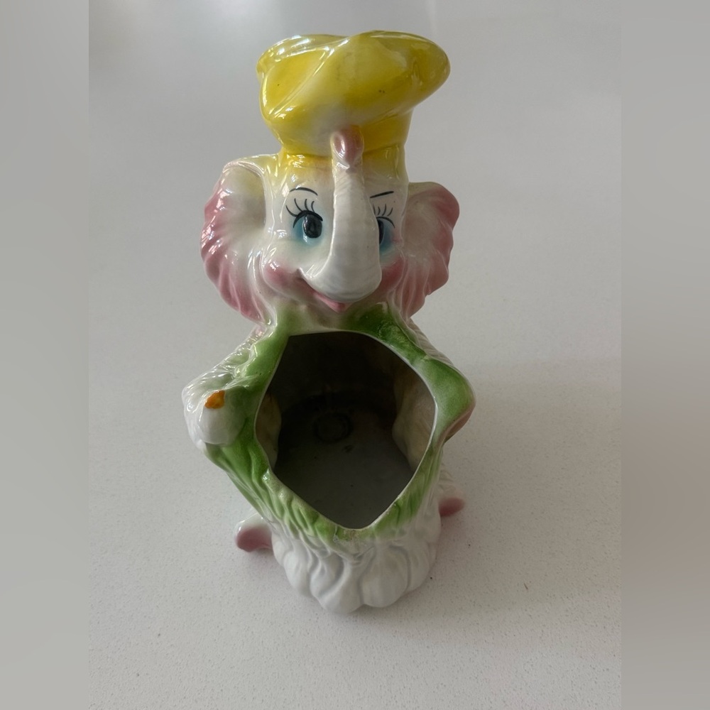 Vtg 1960s kitsch Ceramic Anthropomorphic Baby Chef Elephant Planter Yellow 8.5”